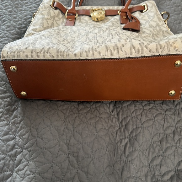 Michael Kors Hamilton Bag - Picture 3 of 7